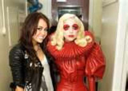 0001 - miley si gaga