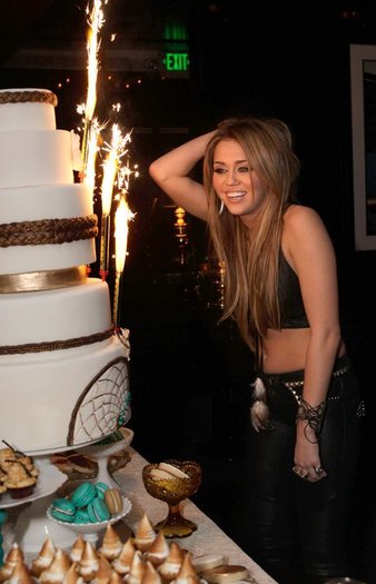 183 - Ziua Lui Miley Cyrus de 18 Ani