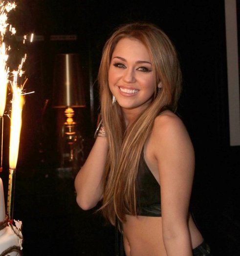 185 - Ziua Lui Miley Cyrus de 18 Ani