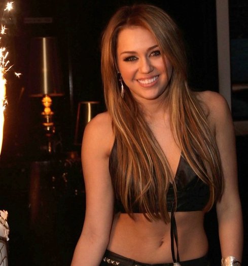 188 - Ziua Lui Miley Cyrus de 18 Ani