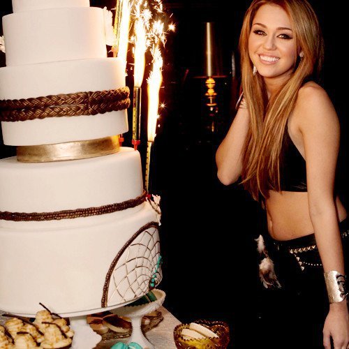 189 - Ziua Lui Miley Cyrus de 18 Ani