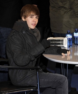 - 2010 My Worlds Signing at El Corte Ingles Store - Madrid Spain - November 29th