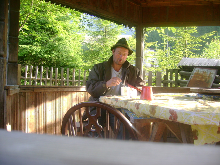 pitu si cafeaua din zori de zi