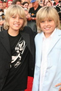 dylan_sprouse-1406_thumb - cole sprouse si ezel