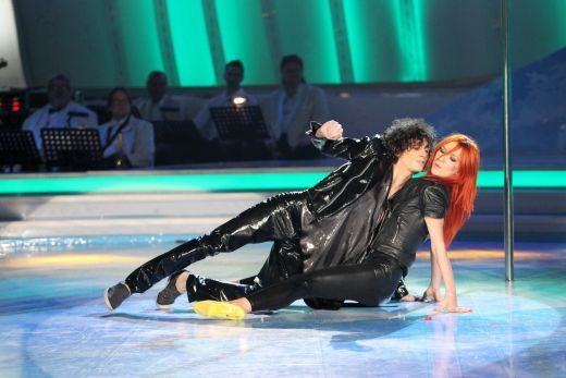 adela si laex- dans la bara