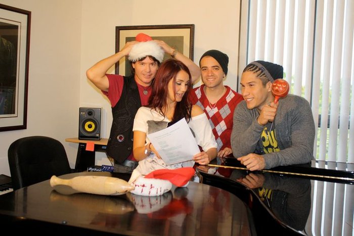 150350_465896943691_148370928691_5765284_7750859_n