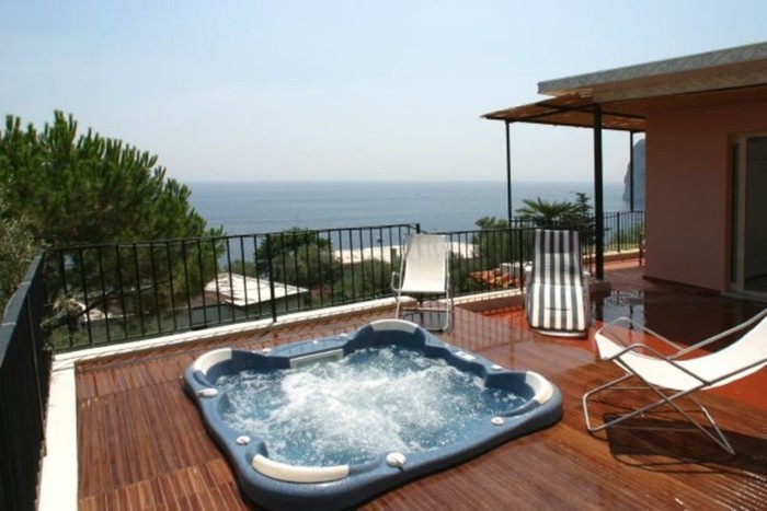 Jacuzziul de pe terasa