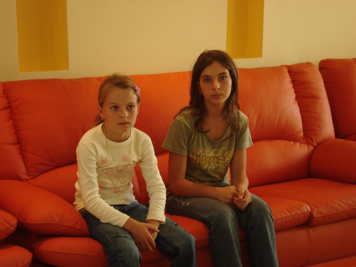 CRISTINA SI VERISOARA EI