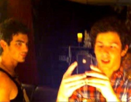 Nick-and-Joe-nick-jonas-17371607-502-391 - IPHONE