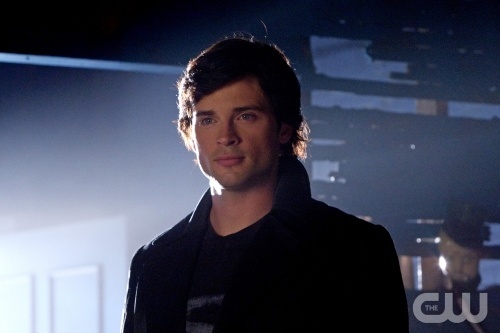 Tom-Welling-as-Clark-Kent-on-Smallville - smallville