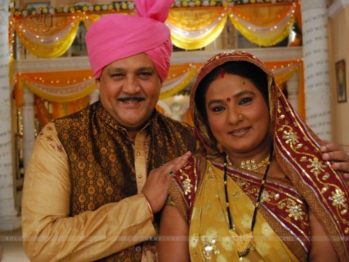33189-prakashchand-and-kaushalya-a-simple-living-couple - CULOAREA FERICIRII