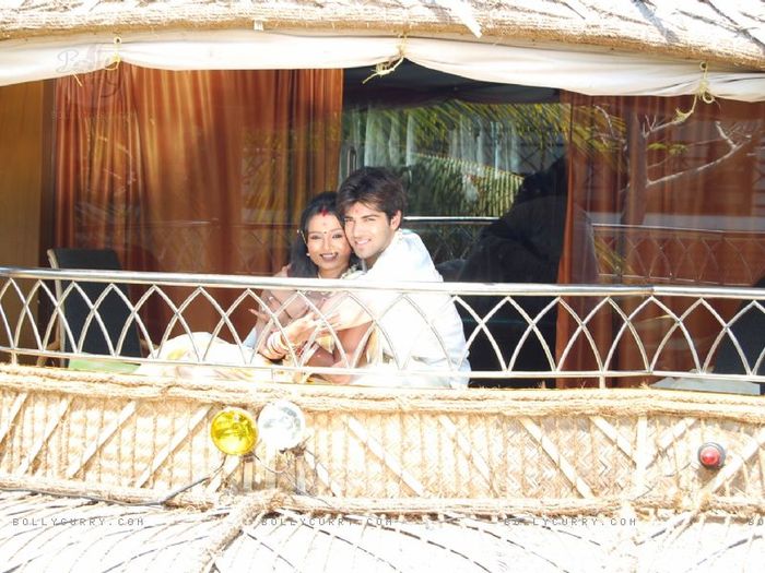 33167-romantic-scene-of-ranvir-and-ragini - CULOAREA FERICIRII