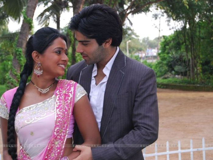 33317-ragini-dreaming-about-ranvir-in-sapna-babul-ka-bidaai