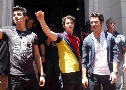 Jonas-Brothers-Buenos-Aires-Boys-nick-jonas-17016147-420-300 - Buenos AIres Boys