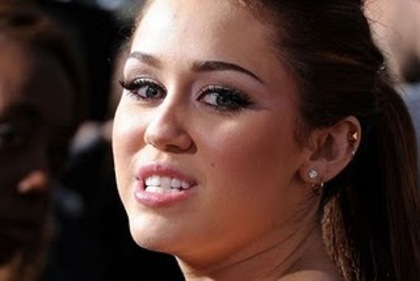 miley-cyrus-isi-perde-virginitatea-pe-marile-ecrane-galerie-foto_3 - poze rare cu miley cyrus