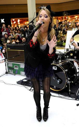 em_mall - emily osment