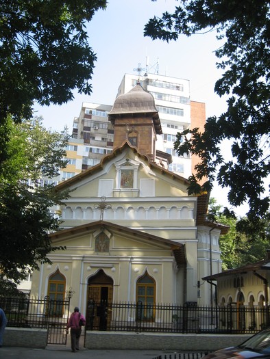 biserica sf Treime unde  familia mea venea - Bucuresti 3 zona Colentina Plumbuita Tei