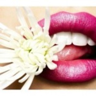 poze-buze-rozi-si-floare-150x150 - poze cu buze