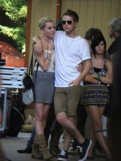 Warped-2010-chelsea-staub-and-brian-dales-13480319-500-667