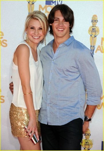 Chelsea-Staub-Steven-R-McQueen-MTV-Movie-Awards-2010-the-vampire-diaries-tv-show-12829013-417-604
