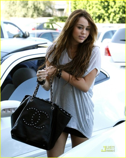 miley-cyrus-city-wok-02 - hannah montana