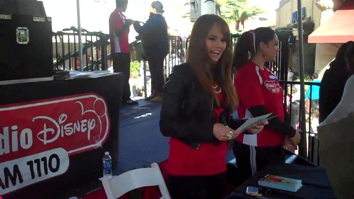 Debby Ryan meet & greet 35 - 0 - - Pozele - mele - cu - Debbz