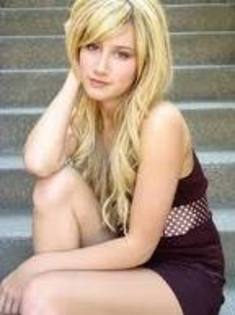 Ashley Tisdale - 4-Vedetele mele favorite