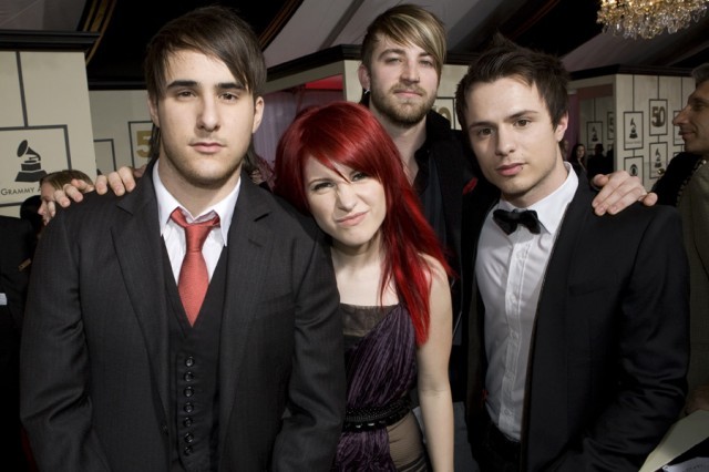 paramore20080210_xm_grammyredcarpet_2221-640x426 - POZE PARAMORE