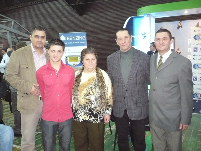 Dl. Sinca Cezar, Peia Marius, Dl. Ivan Patzaichin & Parintii Mei - prieteni columbofili -foto 2011