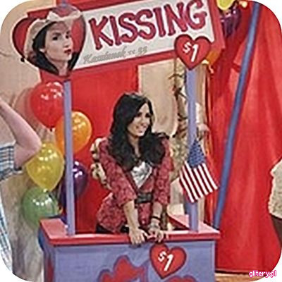 Demi Kissing1 - XxX Sonny With A Chance New