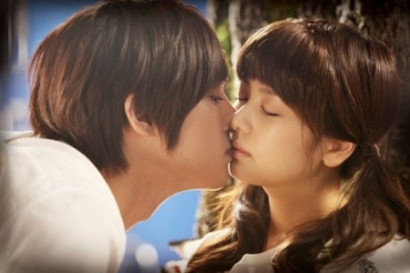 playful-kiss