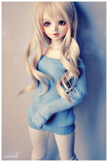 Nicolle_PeachBlue_by_AndrejA