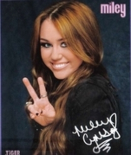 19794018_JERRFXVQK - miley cyrus poze rare - poze cu Maily Cyrus