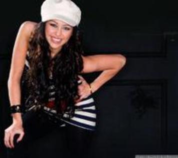 XRYQXUMPDSUTCZIWRPW - miley cyrus - poze cu Maily Cyrus