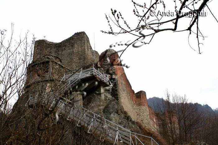 CetateaPoienari_01 - cetatea din poienari