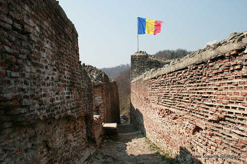 cetatea-poienari-interior-3