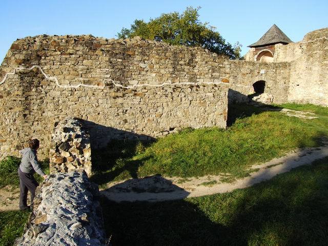 Partea_de_Vest_a_Cetati_Suceava - cetatea din suceava