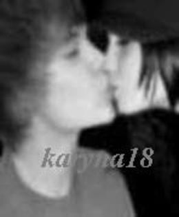 Justin Bieber - OoO-Selena kissing