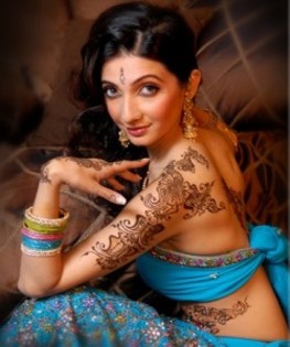 arabic-hands-arms-belly-mehndi-250x300