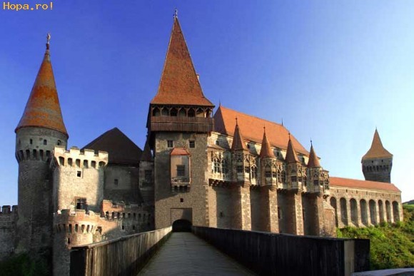 Castelul_Huniarzilor,_Judetul_Hunedoara_1248725414 - castelul din huneduara