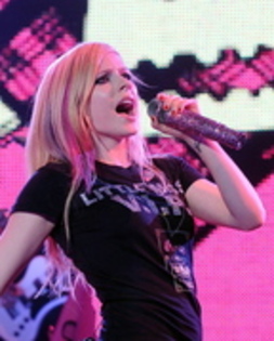 23766216_GBQMCGIGI - M Avril M