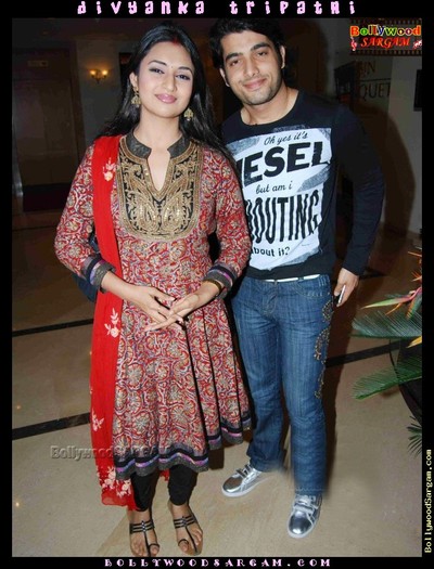 Divyanka_Tripathi_BollywoodSargam_smiling_564035