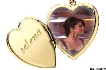 15732625_GYFFEAAIN - Medalioane Selena Gomez