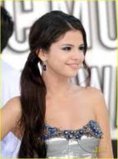 imagesCA4NGM52 - selena gomez