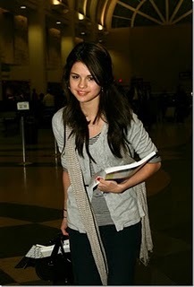 selena-gomez-lsat-study-thumb[1] - O_oSellyO_o