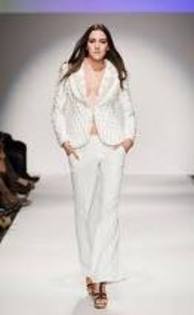 imagesCAI72MUI - moda 2010-2011