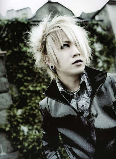 Copy of the-GazettE--Ruki-the-gazette-69-4
