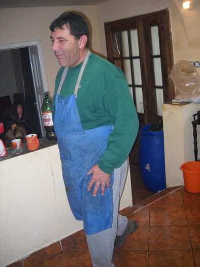 ii rade mustata la ....