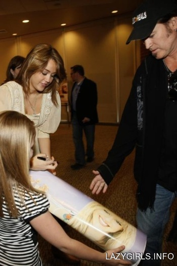 mileycyrus26q2yjqfesize
