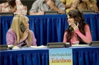 12567430_ANCWHFSQZ - poze cu Hannah Montana